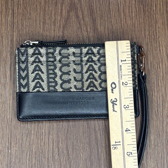 🔥🔥🔥Marc Jacobs Black and Tan Patterned Wristlet🔥🔥🔥 - Picture 11 of 11